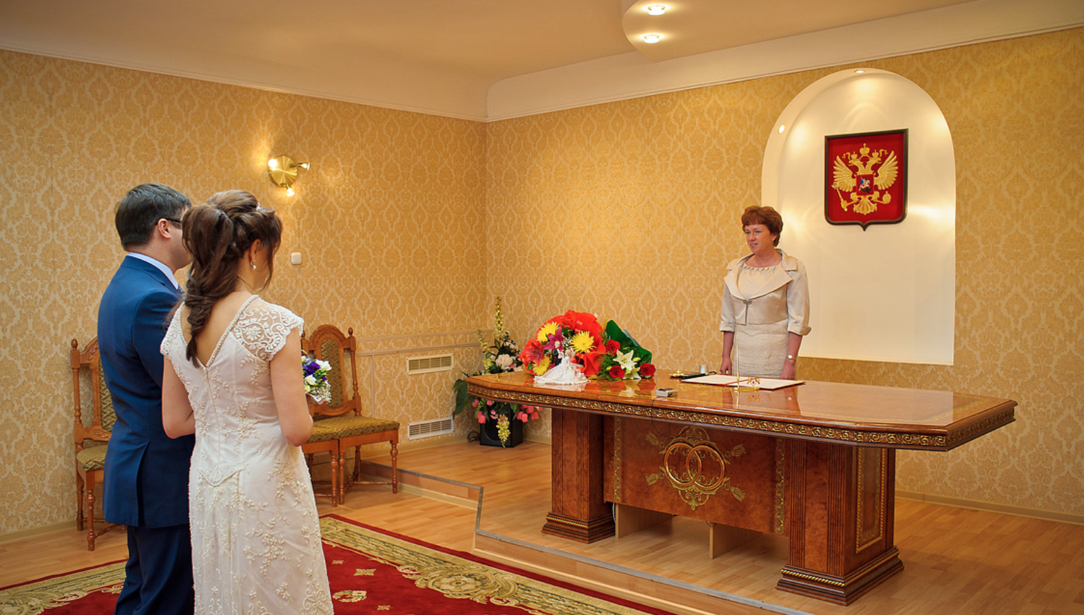 Источник изображения http://lfly.ru/wp-content/uploads/2017/03/1910376_kartinki-pro-zags.jpg День работников органов ЗАГСа